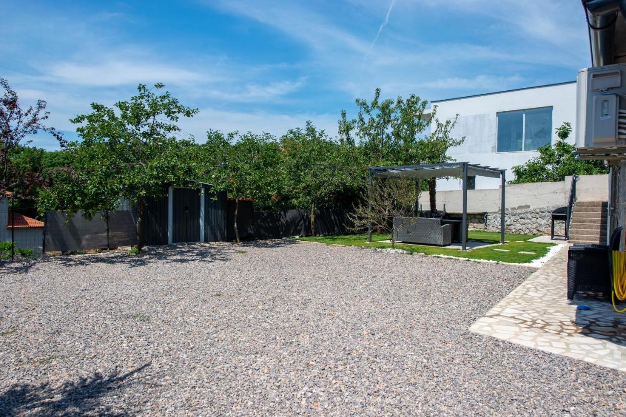Apartman Noa Кастав Екстериор снимка